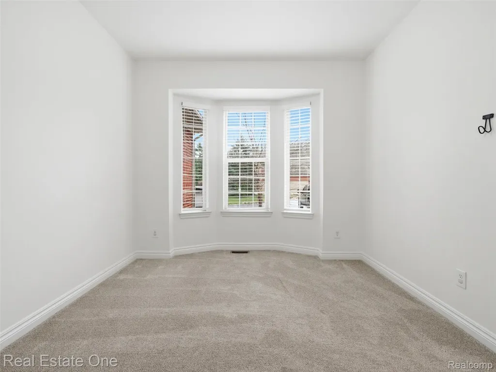 9572 Kingsway Circle Springfield Charter Township MI 48348