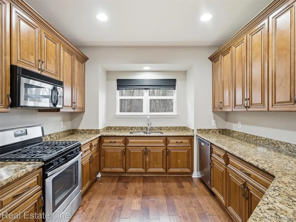 9572 Kingsway Circle Springfield Charter Township MI 48348