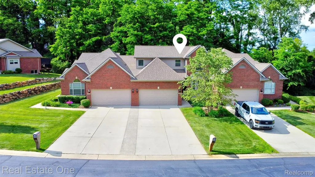 9572 Kingsway Circle Springfield Charter Township MI 48348