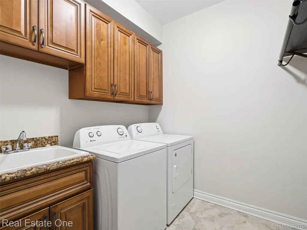 9572 Kingsway Circle Springfield Charter Township MI 48348