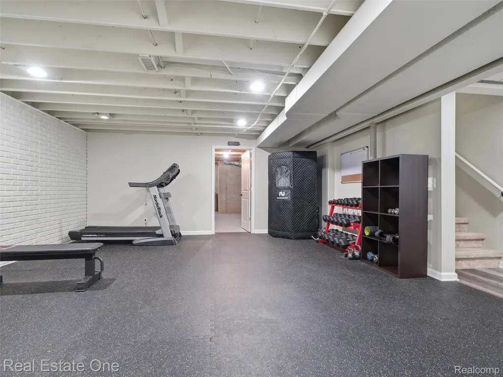 9572 Kingsway Circle Springfield Charter Township MI 48348