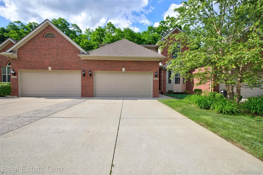 9572 Kingsway Circle Springfield Charter Township MI 48348