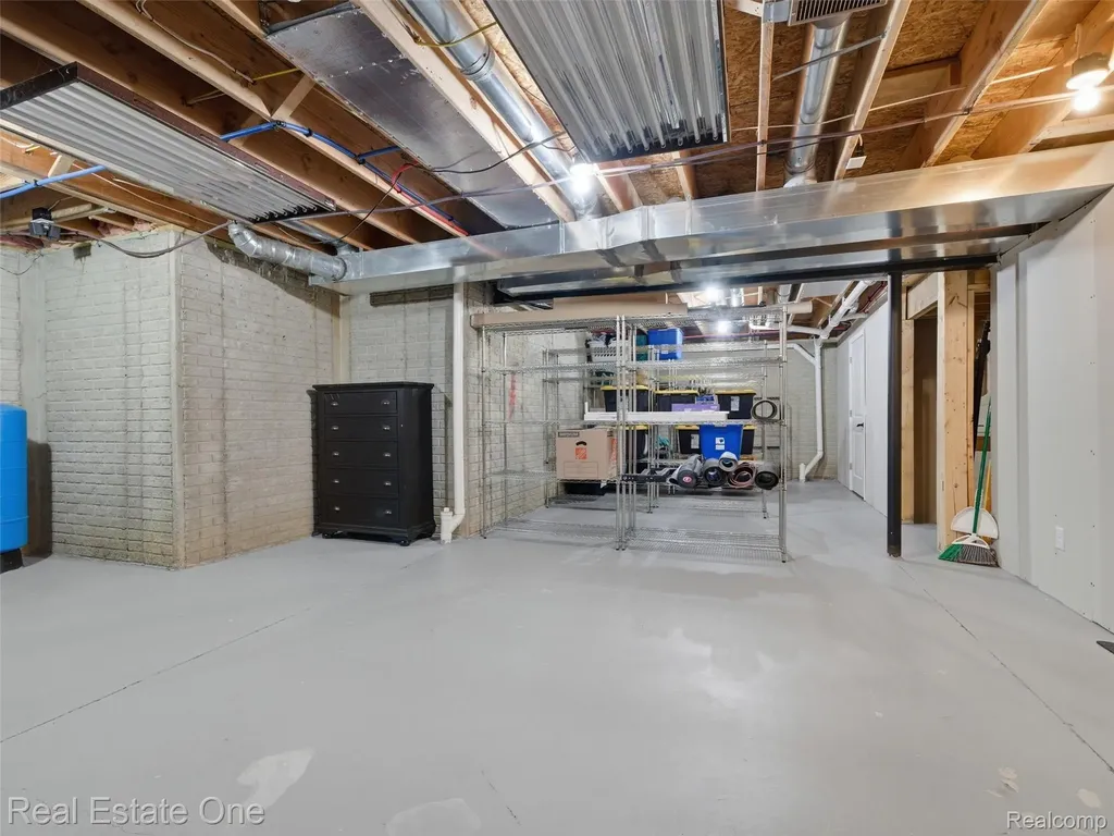 9572 Kingsway Circle Springfield Charter Township MI 48348
