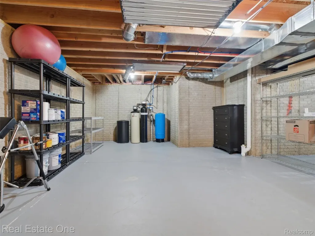 9572 Kingsway Circle Springfield Charter Township MI 48348