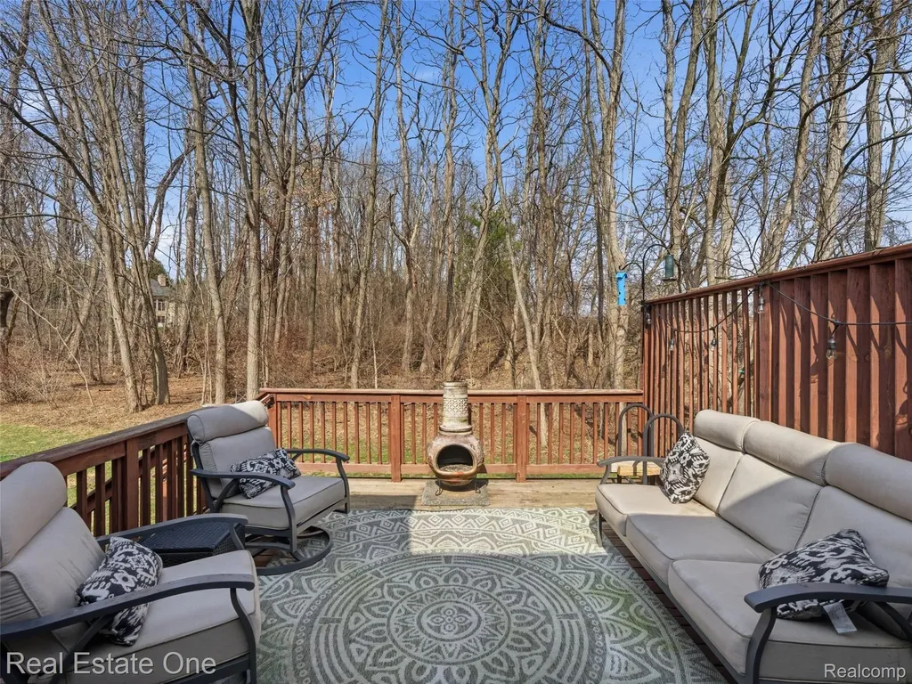 9572 Kingsway Circle Springfield Charter Township MI 48348