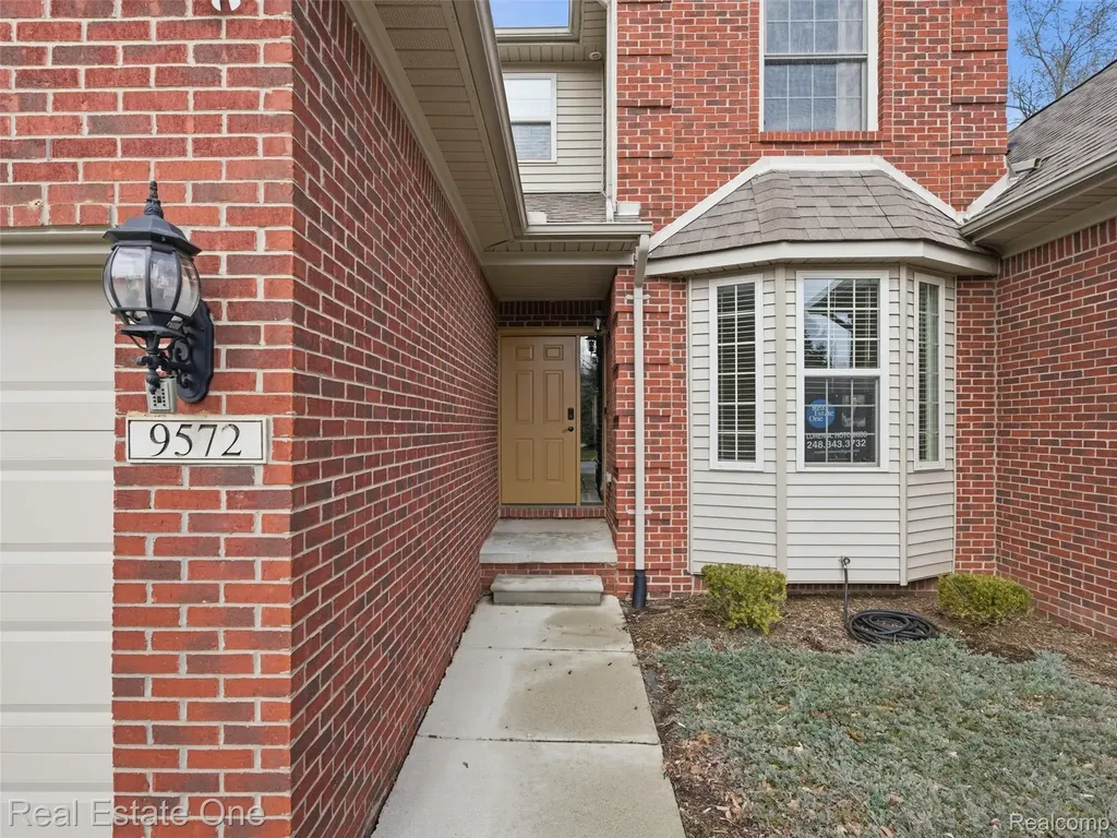 9572 Kingsway Circle Springfield Charter Township MI 48348