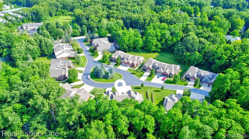 9572 Kingsway Circle Springfield Charter Township MI 48348
