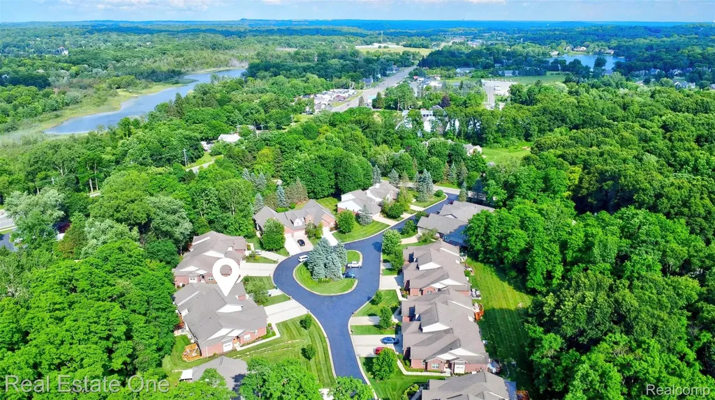 9572 Kingsway Circle Springfield Charter Township MI 48348