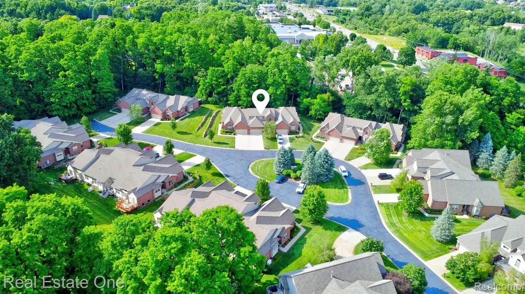 9572 Kingsway Circle Springfield Charter Township MI 48348