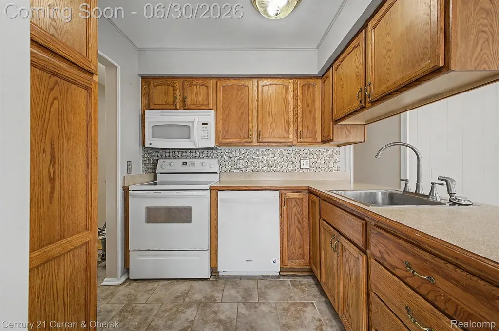 42519 Applecreek Drive Plymouth Charter Township MI 48170