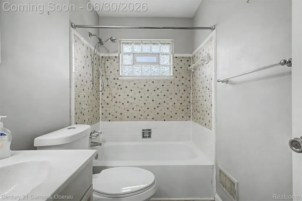 42519 Applecreek Drive Plymouth Charter Township MI 48170