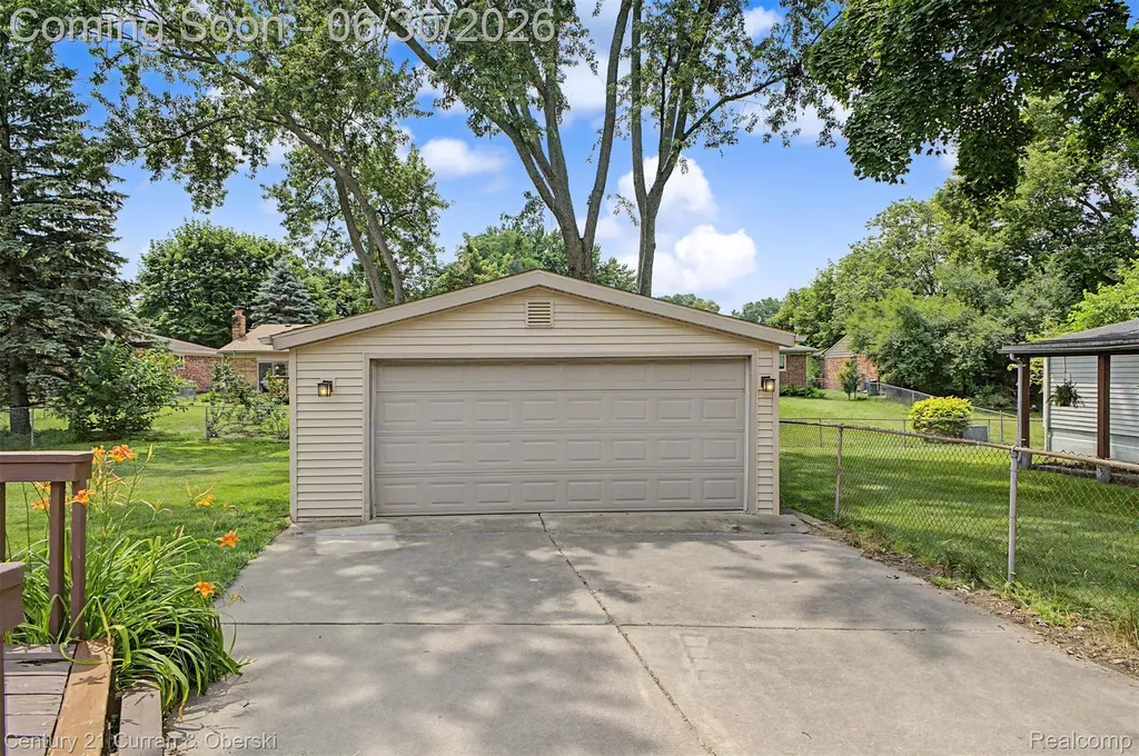 42519 Applecreek Drive Plymouth Charter Township MI 48170