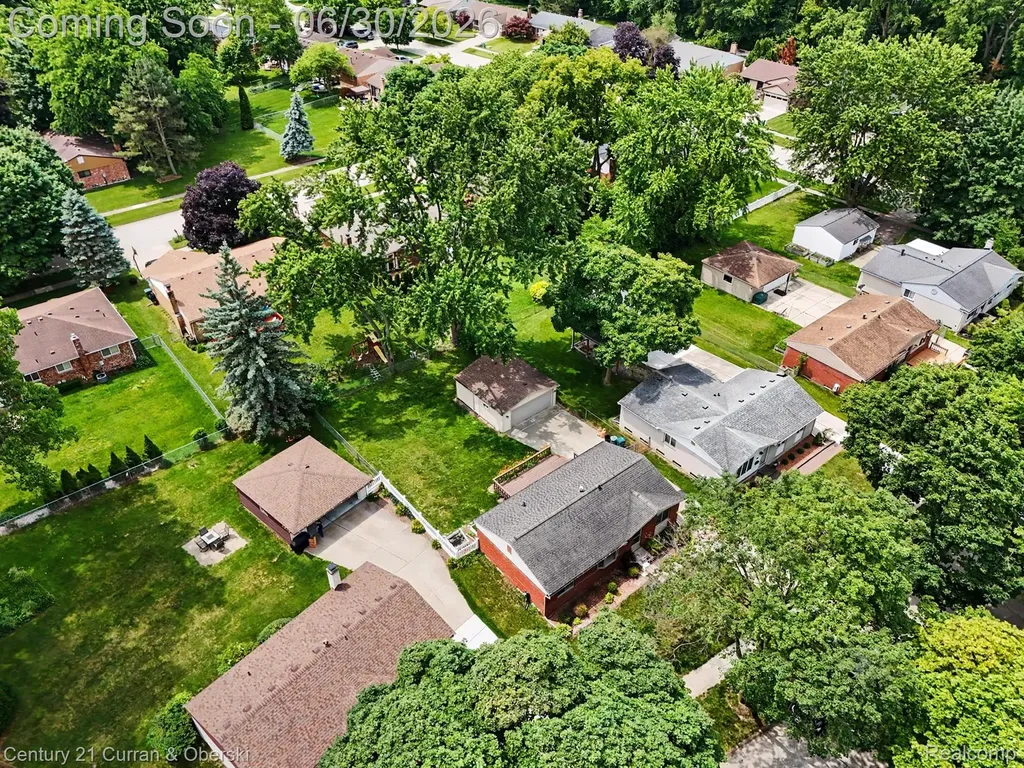 42519 Applecreek Drive Plymouth Charter Township MI 48170