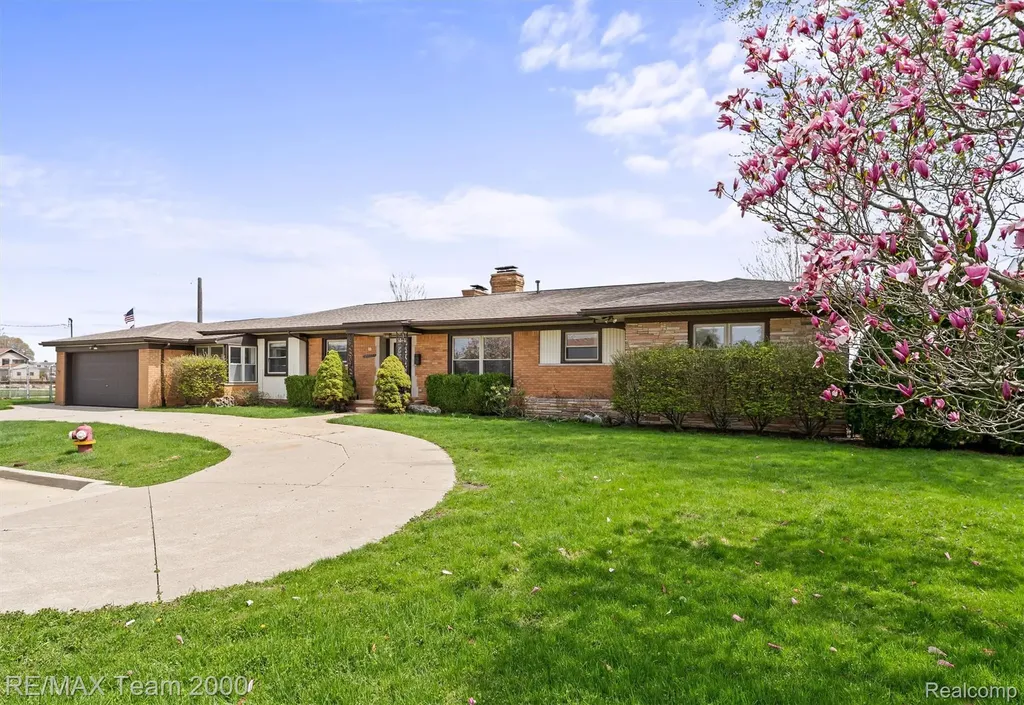 22624 Rio Vista Street St. Clair Shores City MI 48081