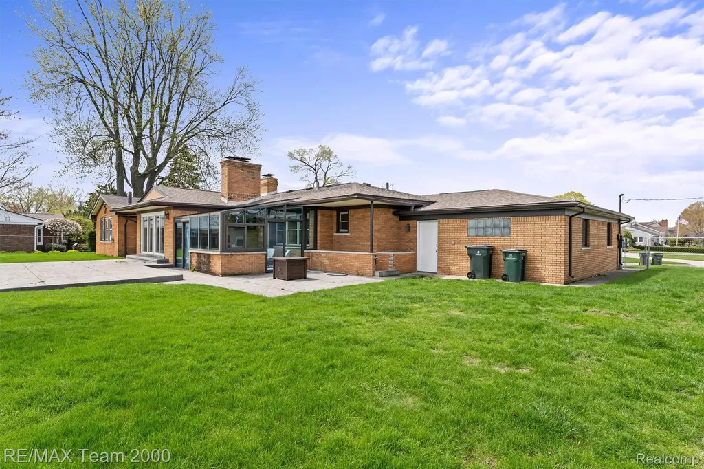 22624 Rio Vista Street St. Clair Shores City MI 48081