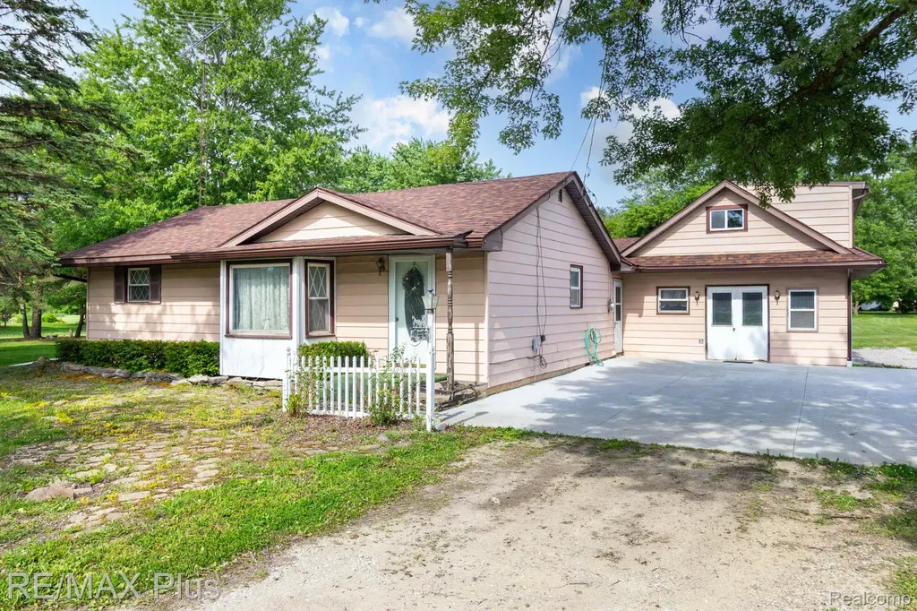 3350 N Belsay Road E Genesee Charter Township MI 48506