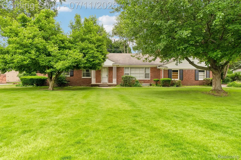 6105 Gilbert Lake Road Bloomfield Hills City MI 48301