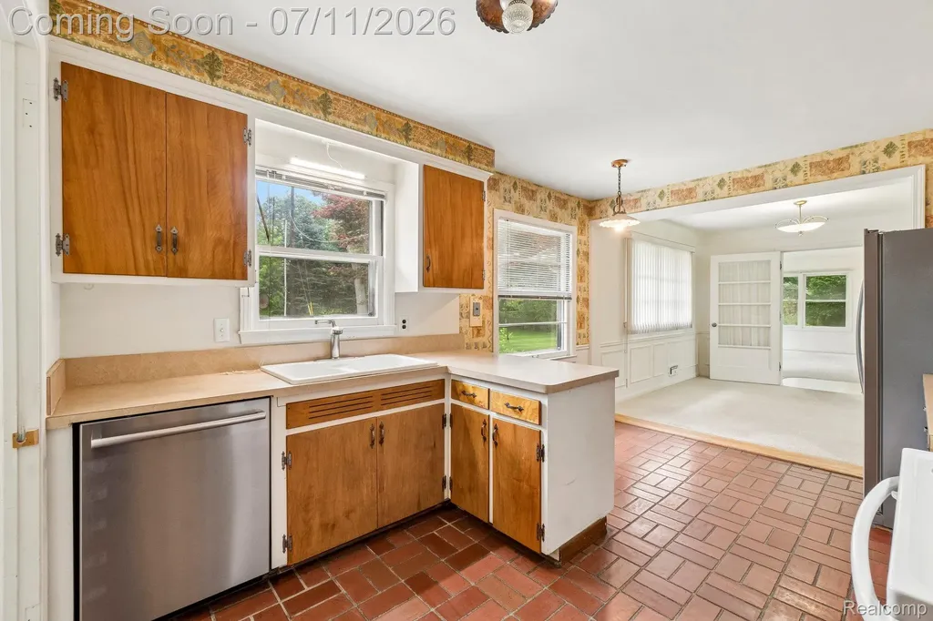 6105 Gilbert Lake Road Bloomfield Hills City MI 48301