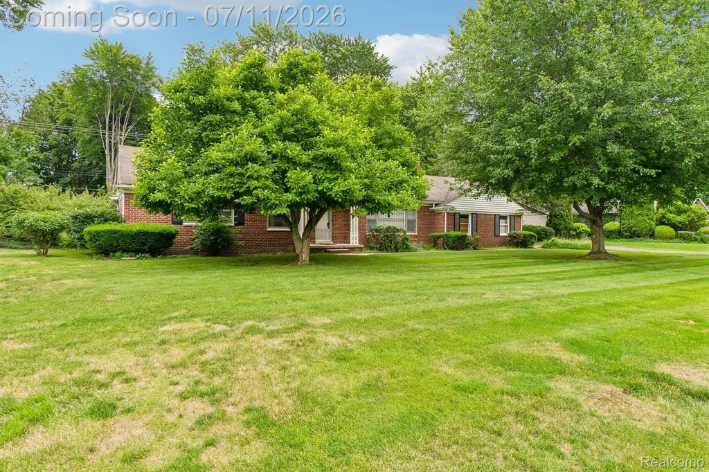 6105 Gilbert Lake Road Bloomfield Hills City MI 48301