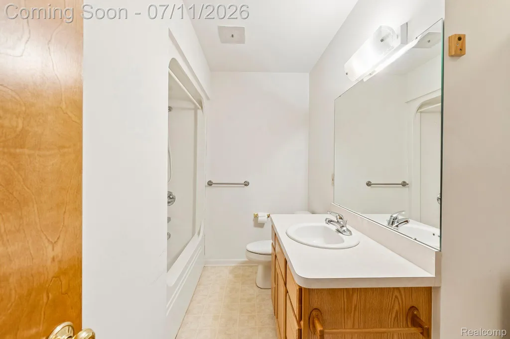 6105 Gilbert Lake Road Bloomfield Hills City MI 48301