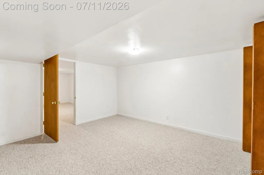 6105 Gilbert Lake Road Bloomfield Hills City MI 48301