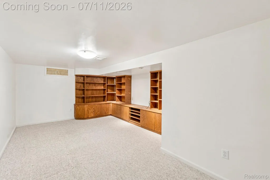 6105 Gilbert Lake Road Bloomfield Hills City MI 48301