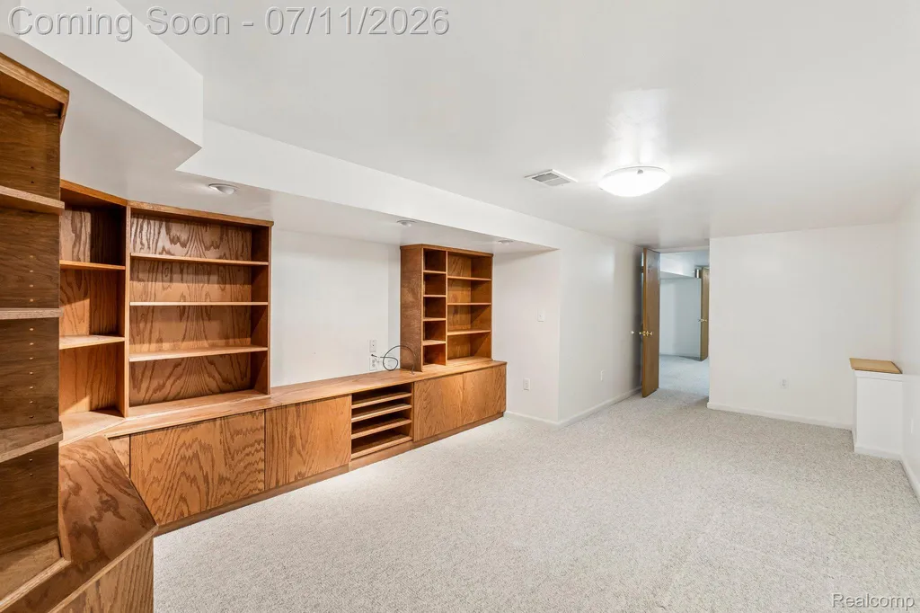 6105 Gilbert Lake Road Bloomfield Hills City MI 48301