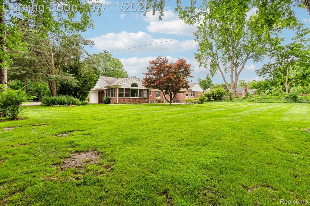 6105 Gilbert Lake Road Bloomfield Hills City MI 48301
