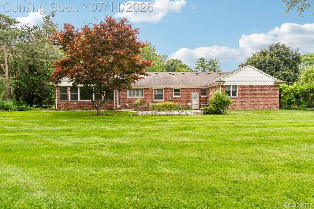 6105 Gilbert Lake Road Bloomfield Hills City MI 48301