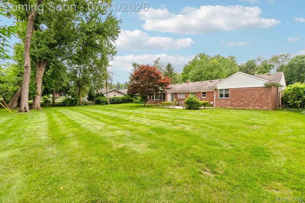 6105 Gilbert Lake Road Bloomfield Hills City MI 48301