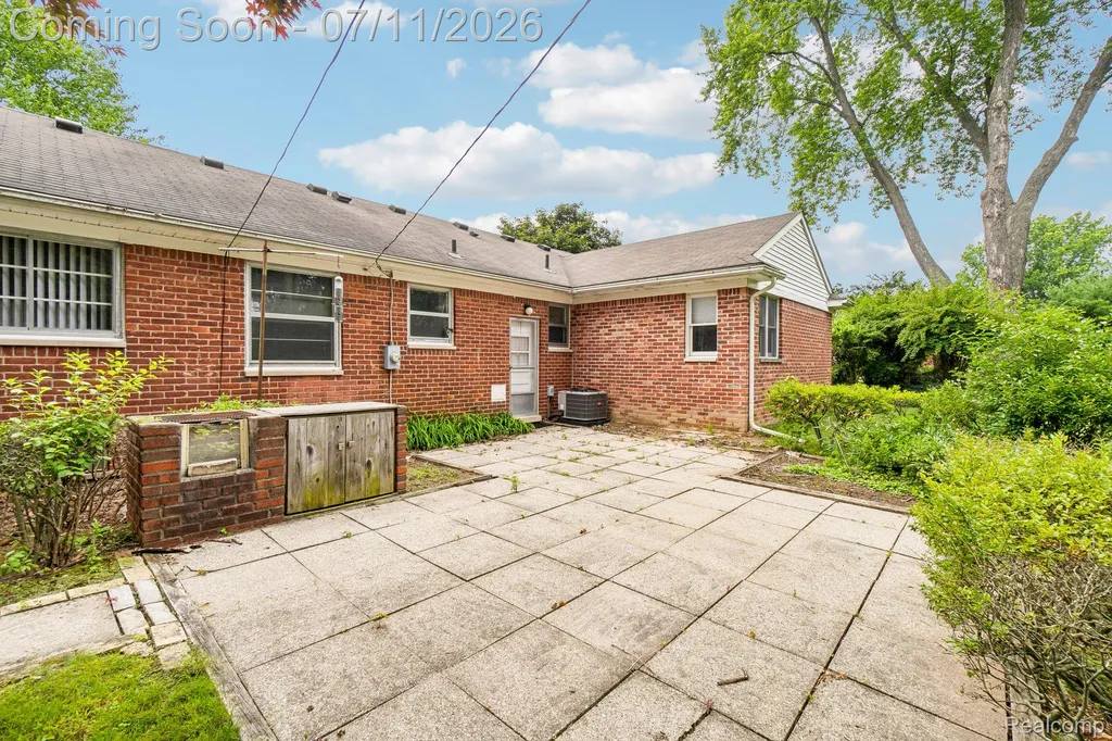 6105 Gilbert Lake Road Bloomfield Hills City MI 48301