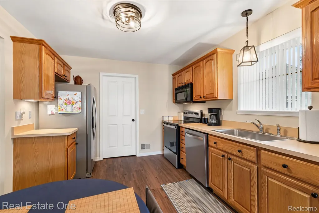 22745 Coachlight Circle Taylor City MI 48180