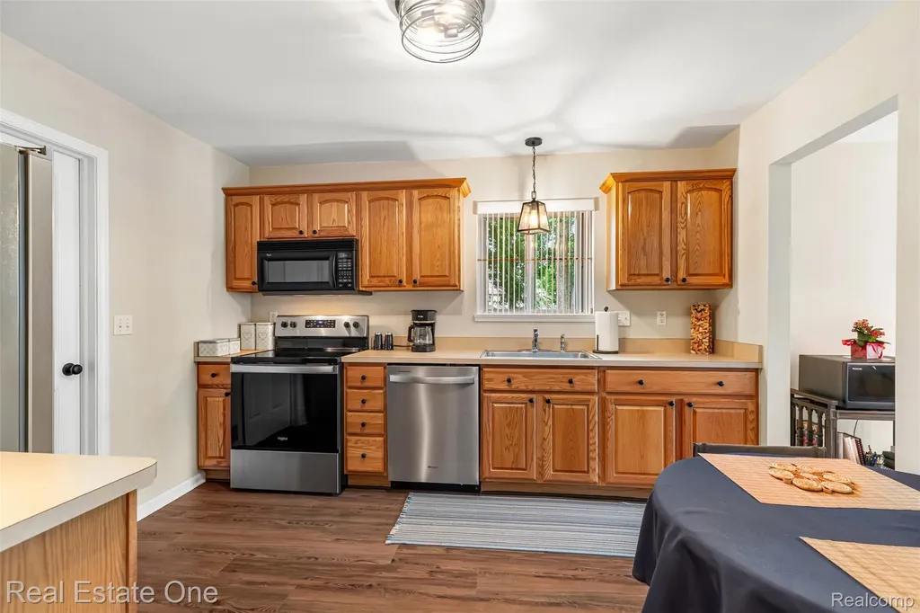 22745 Coachlight Circle Taylor City MI 48180