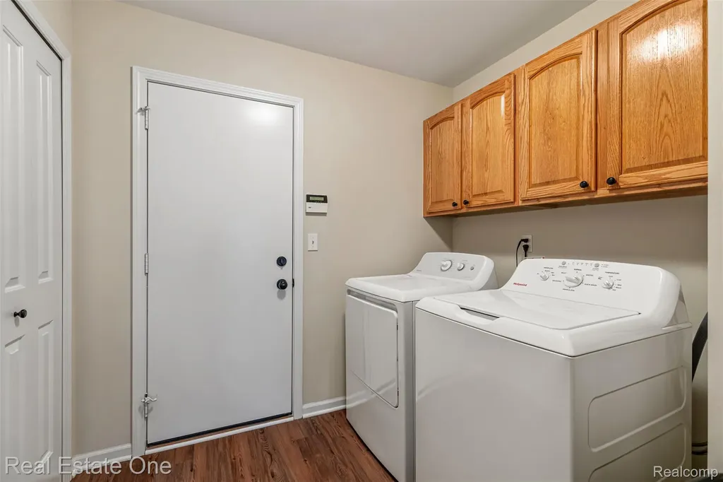 22745 Coachlight Circle Taylor City MI 48180