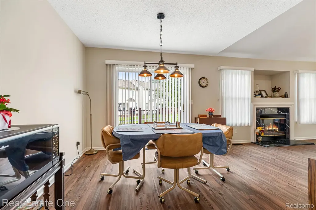 22745 Coachlight Circle Taylor City MI 48180