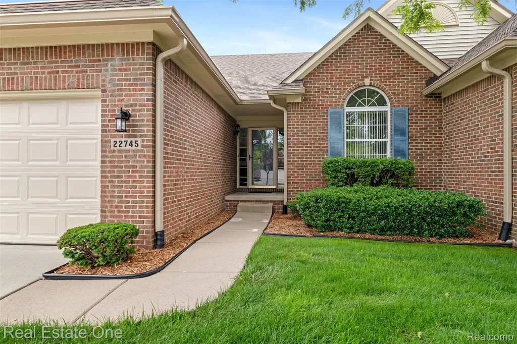 22745 Coachlight Circle Taylor City MI 48180