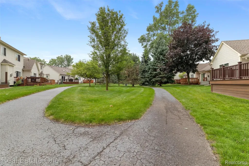 22745 Coachlight Circle Taylor City MI 48180