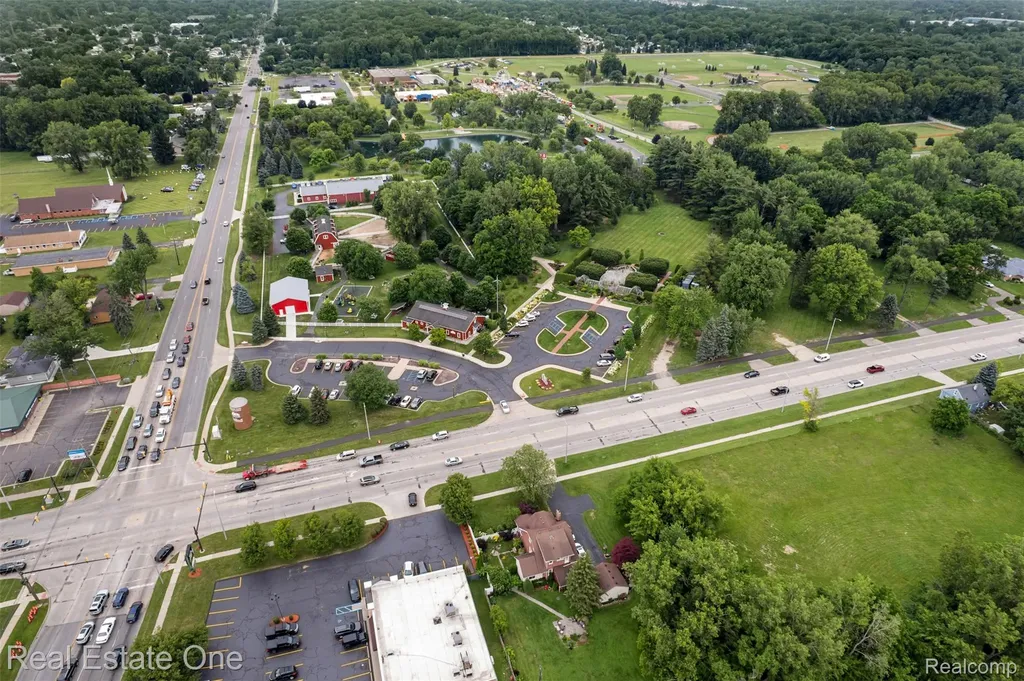 22745 Coachlight Circle Taylor City MI 48180