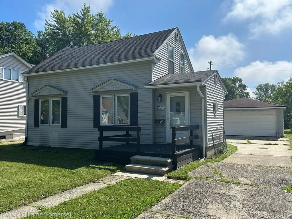 23076 Melrose Avenue Eastpointe City MI 48021