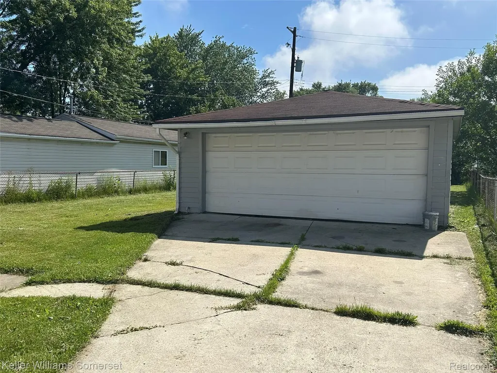 23076 Melrose Avenue Eastpointe City MI 48021
