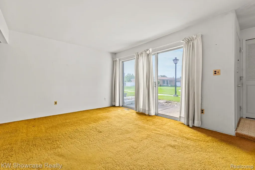 30167 Lorraine Avenue Warren City MI 48093