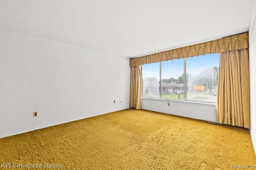 30167 Lorraine Avenue Warren City MI 48093