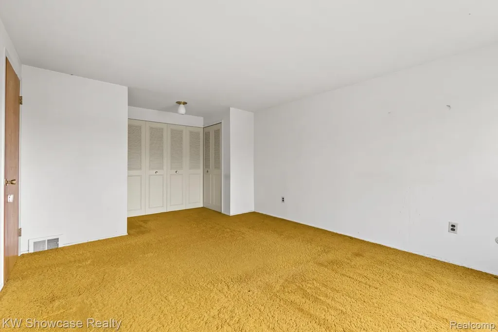 30167 Lorraine Avenue Warren City MI 48093