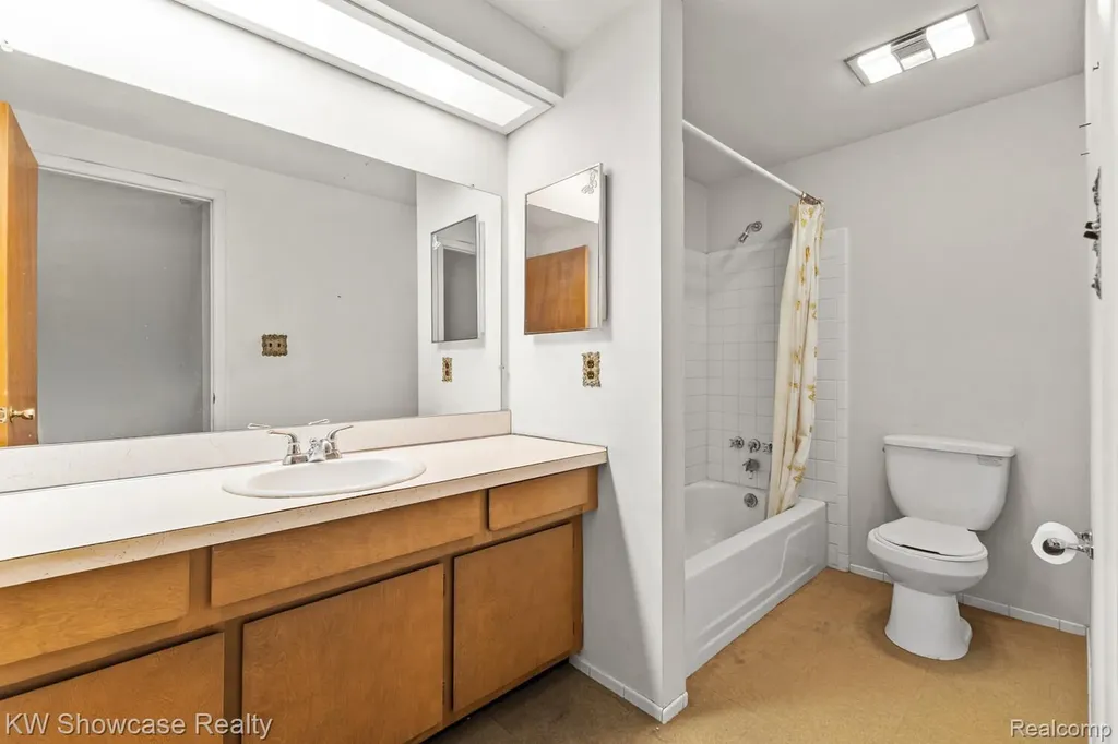 30167 Lorraine Avenue Warren City MI 48093