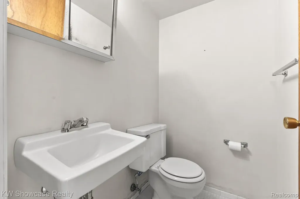 30167 Lorraine Avenue Warren City MI 48093