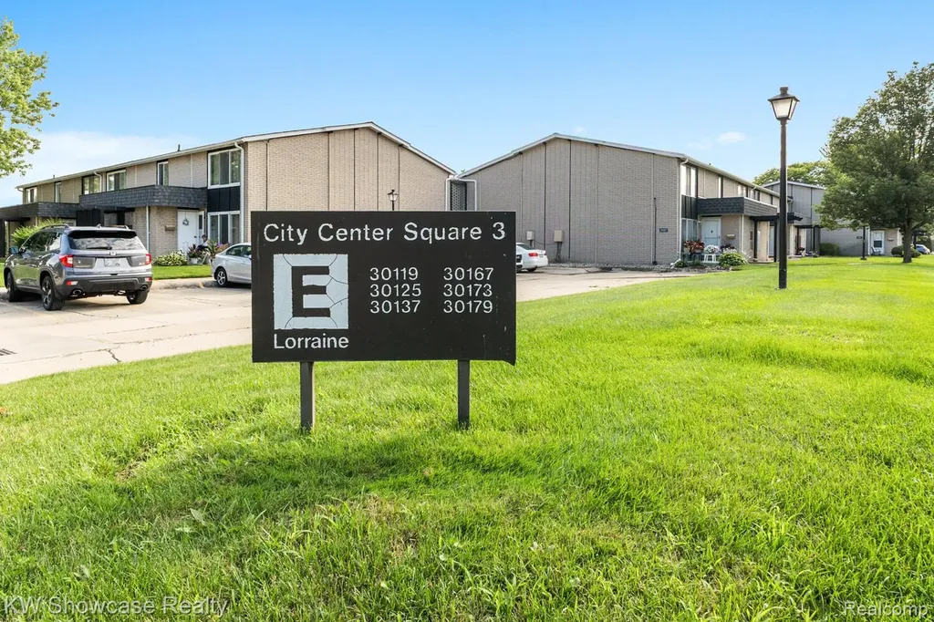 30167 Lorraine Avenue Warren City MI 48093