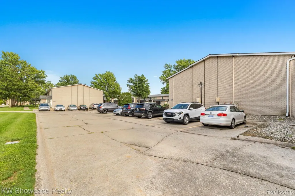 30167 Lorraine Avenue Warren City MI 48093