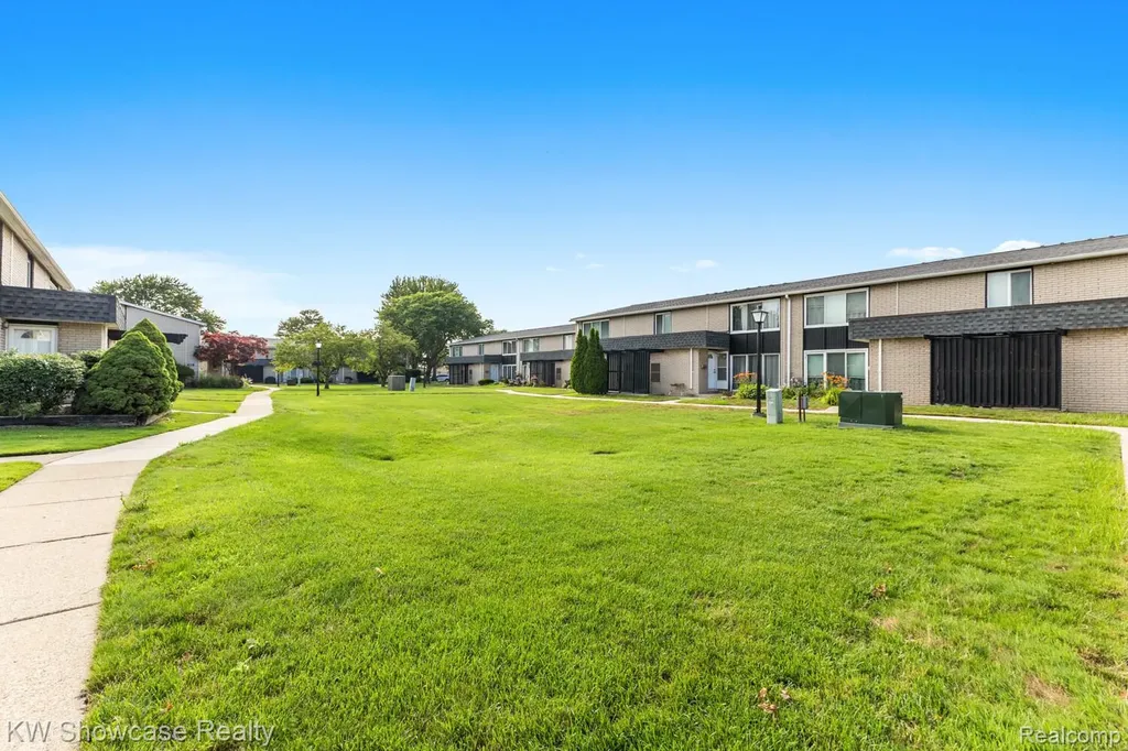 30167 Lorraine Avenue Warren City MI 48093