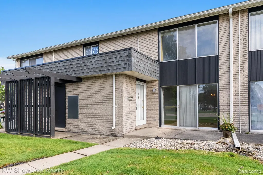 30167 Lorraine Avenue Warren City MI 48093