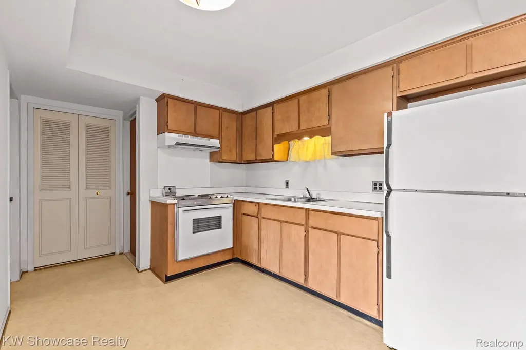 30167 Lorraine Avenue Warren City MI 48093